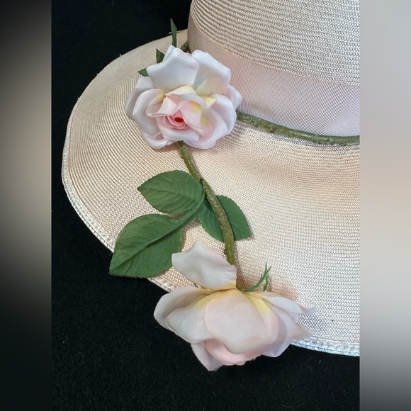 VINTAGE Saks Fifth Avenue Pale Pink Straw Hat. Size 21” - Picture 3 of 5
